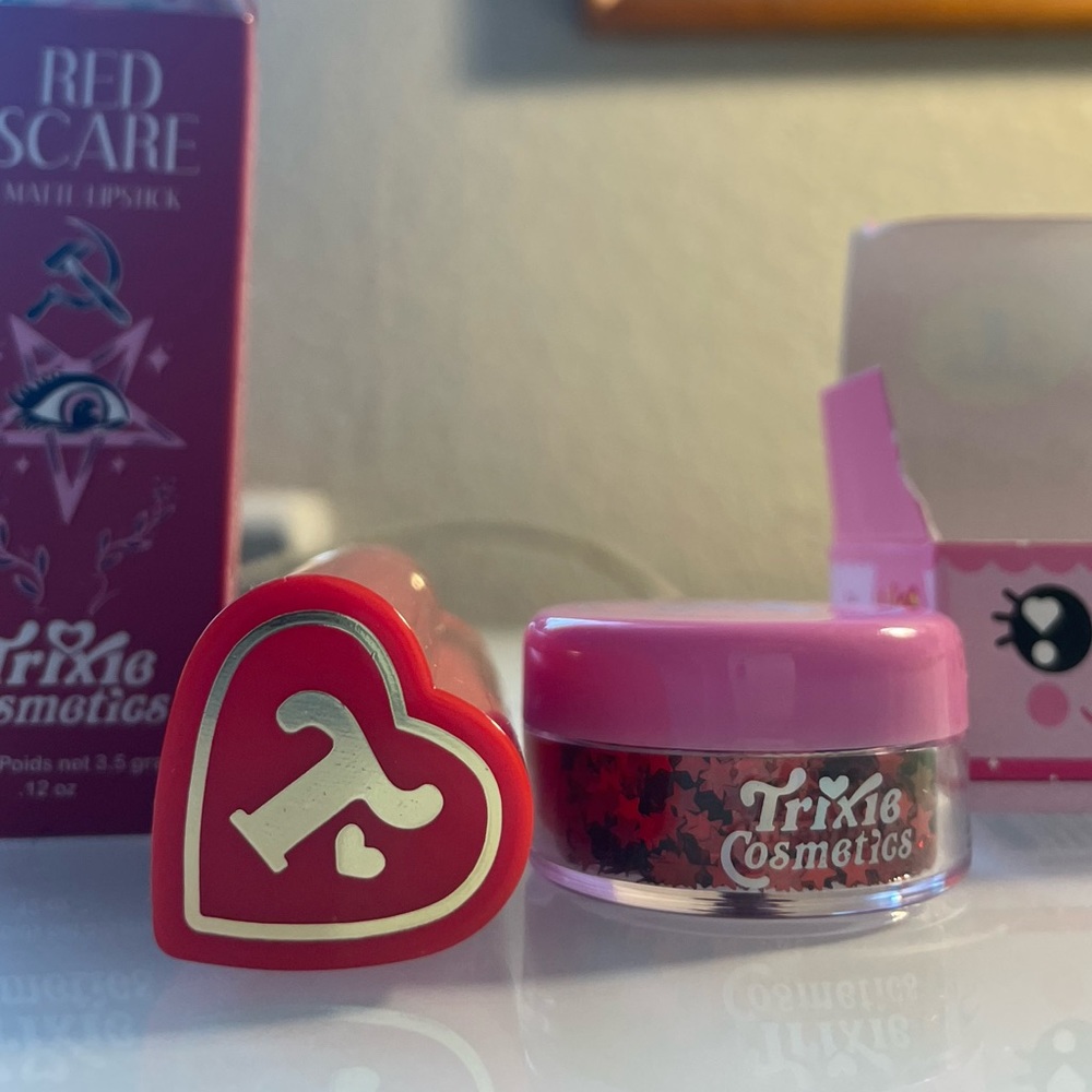 Trixie Cosmetics “Red Scare” Bundle 🇷🇺 Lipstick and Glitter (SANITIZED) ❤️